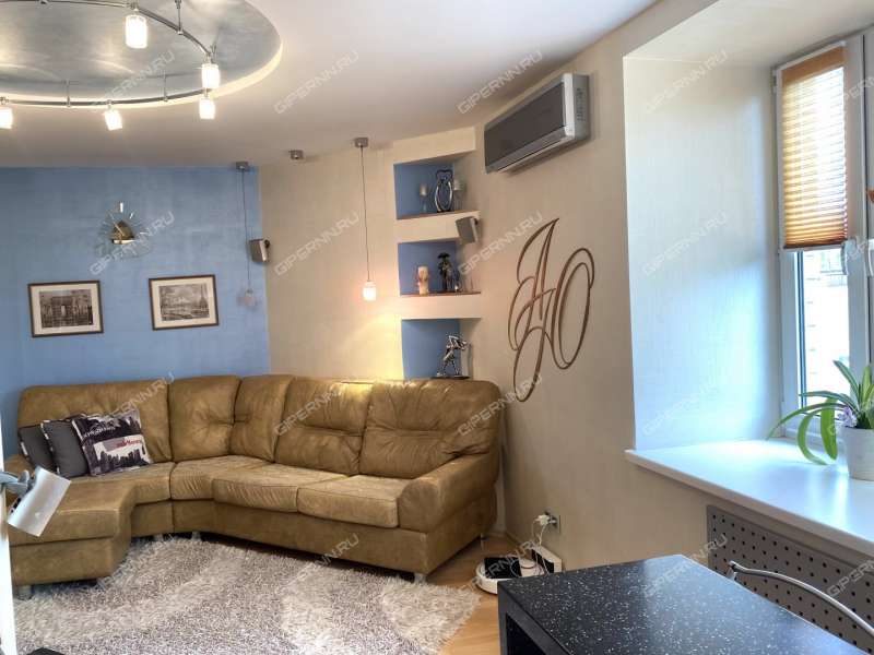 трёхкомнатная квартира на Варварской улице дом 40б