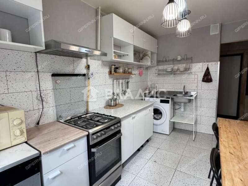 четырёхкомнатная квартира на улице Строкина дом 16Б