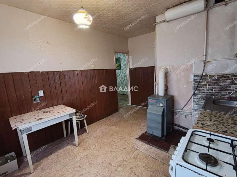 трёхкомнатная квартира на улице им. Синявина дом 56 рабочий посёлок Красные Баки