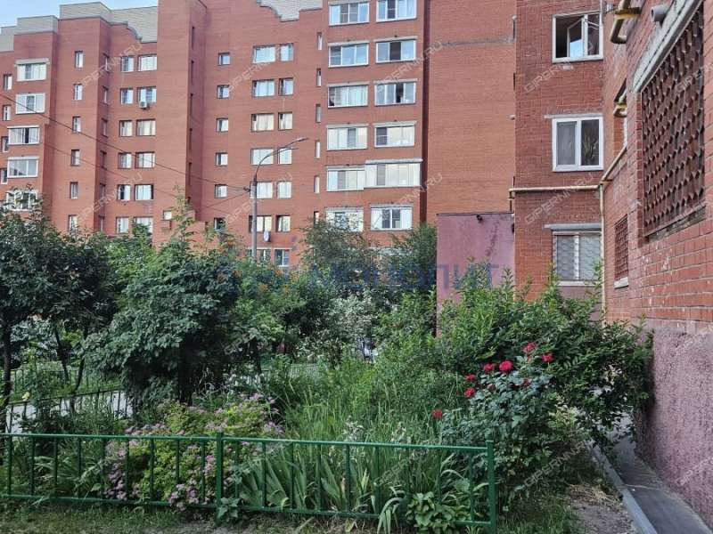 трёхкомнатная квартира на улице Александра Хохлова дом 21