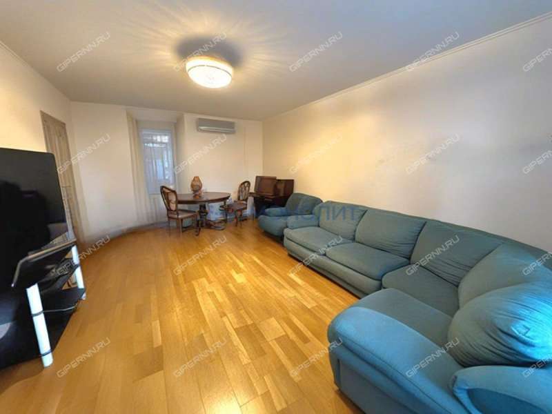 четырёхкомнатная квартира на улице Воровского дом 13/57а