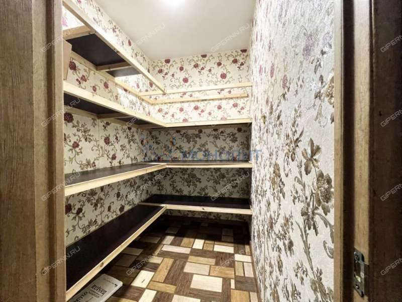 трёхкомнатная квартира на Красноуральской улице дом 1А