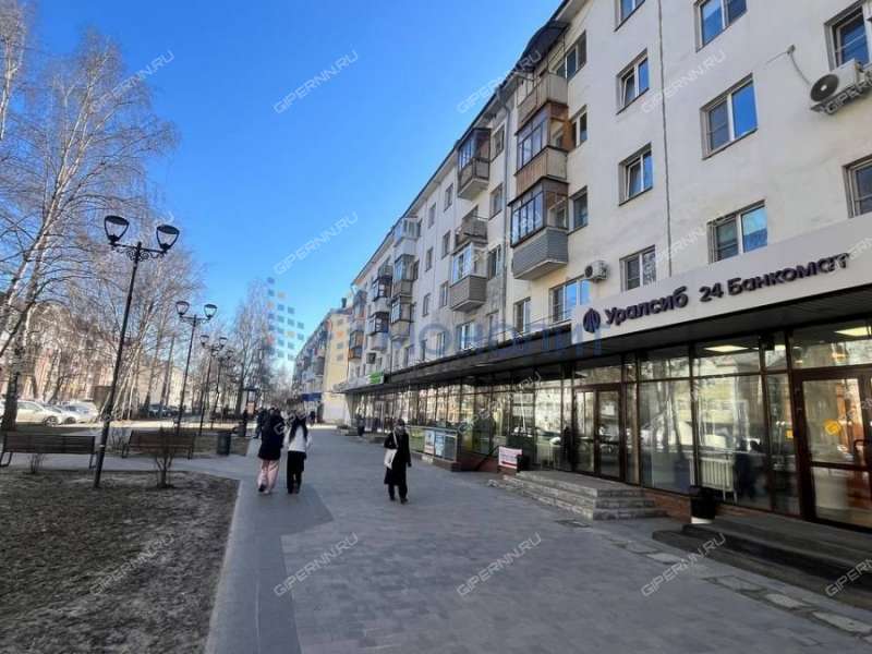 помещение под торговую площадь, недвижимость под образовательные учреждения на улице Коминтерна