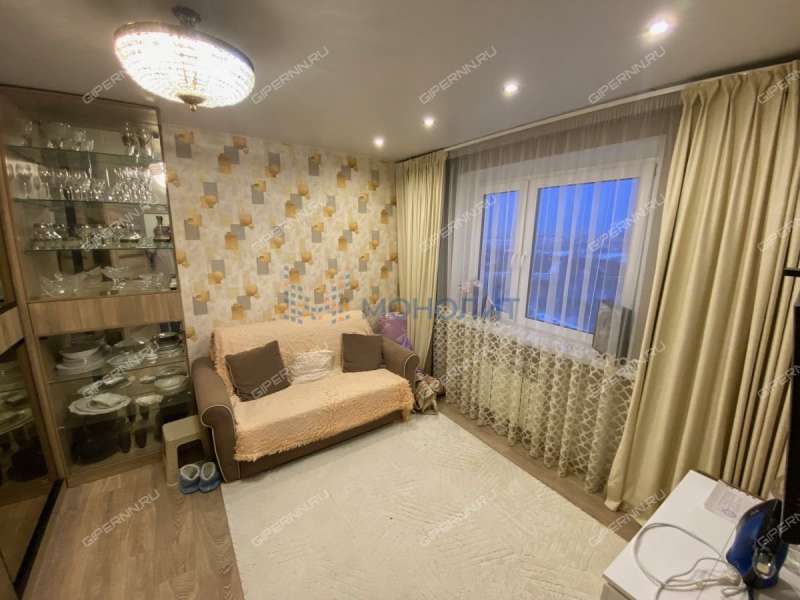 трёхкомнатная квартира на бульваре 60-летия Октября дом 21 к2