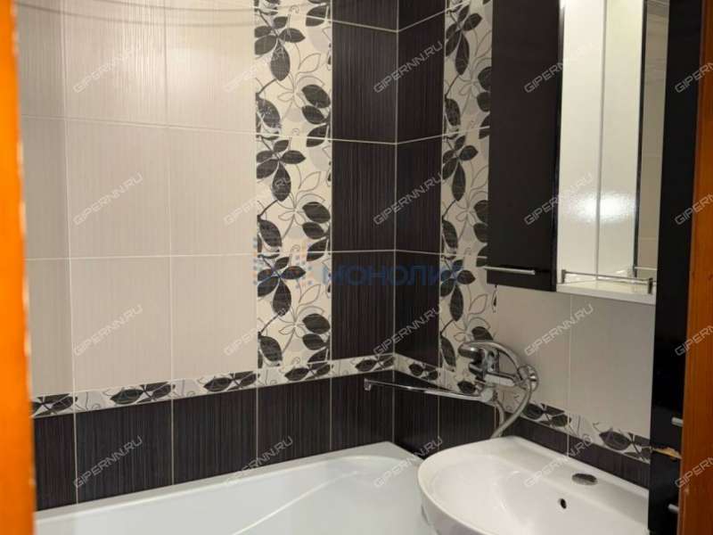 трёхкомнатная квартира на улице Федосеенко дом 88