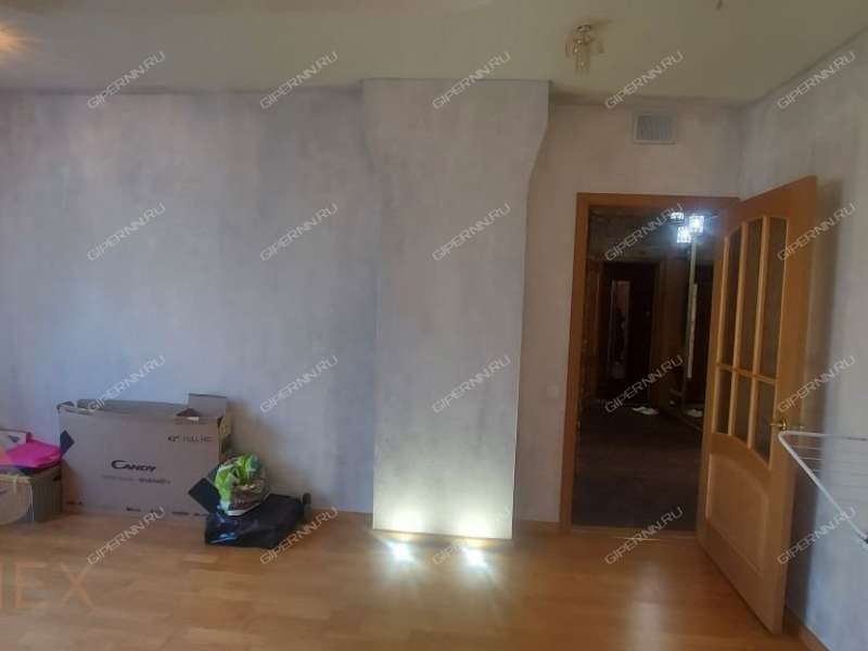 трёхкомнатная квартира на проспекте Кирова дом 29