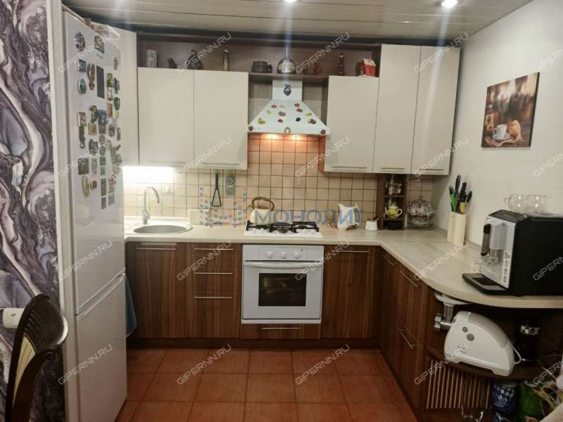 трёхкомнатная квартира на улице Александра Хохлова дом 21