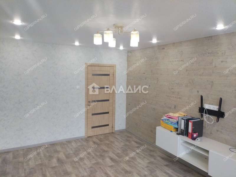 трёхкомнатная квартира на проспекте Ильича дом 42А