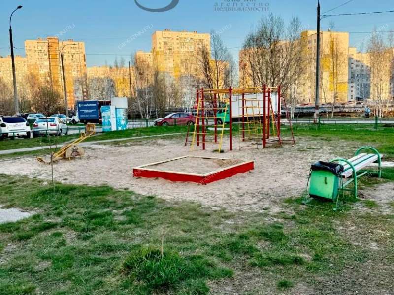 двухкомнатная квартира на улице Героя Шнитникова дом 3