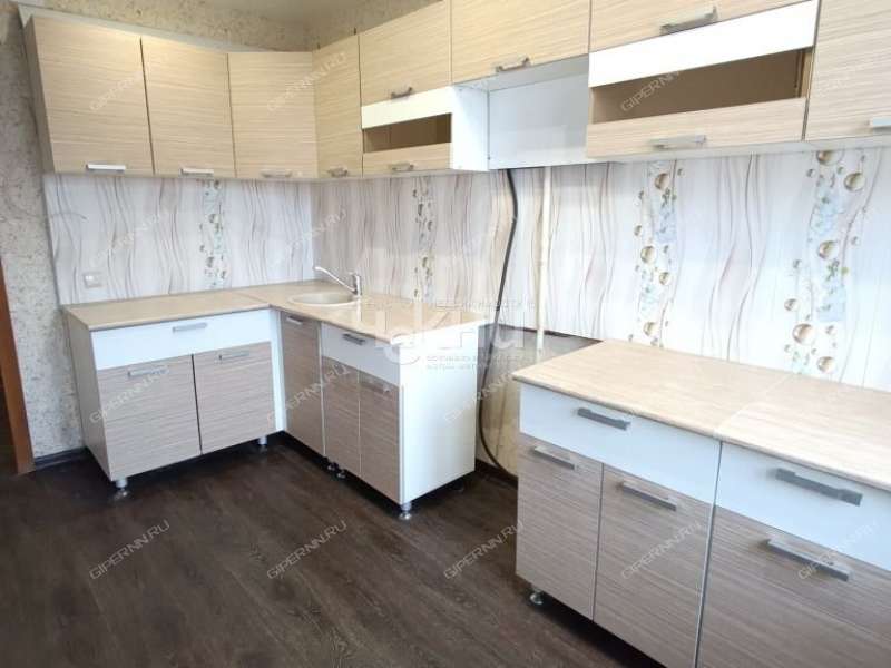 трёхкомнатная квартира на улице Краснодонцев дом 21 к1