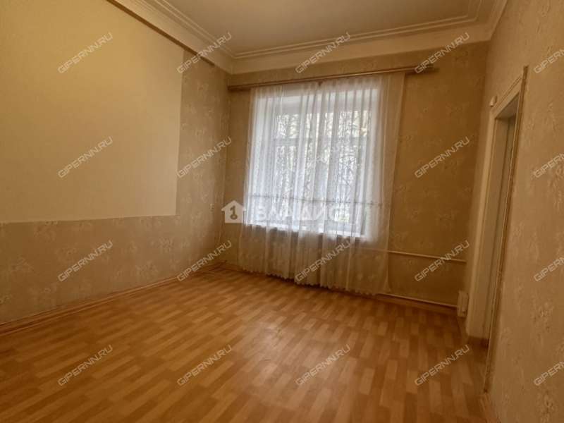 трёхкомнатная квартира на улице Страж Революции дом 6/3