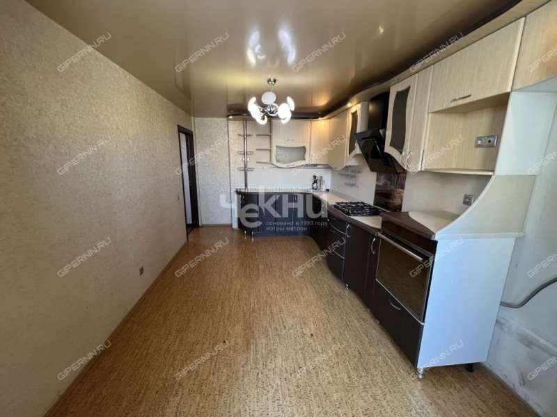 трёхкомнатная квартира на улице Космонавта Комарова дом 2 к1