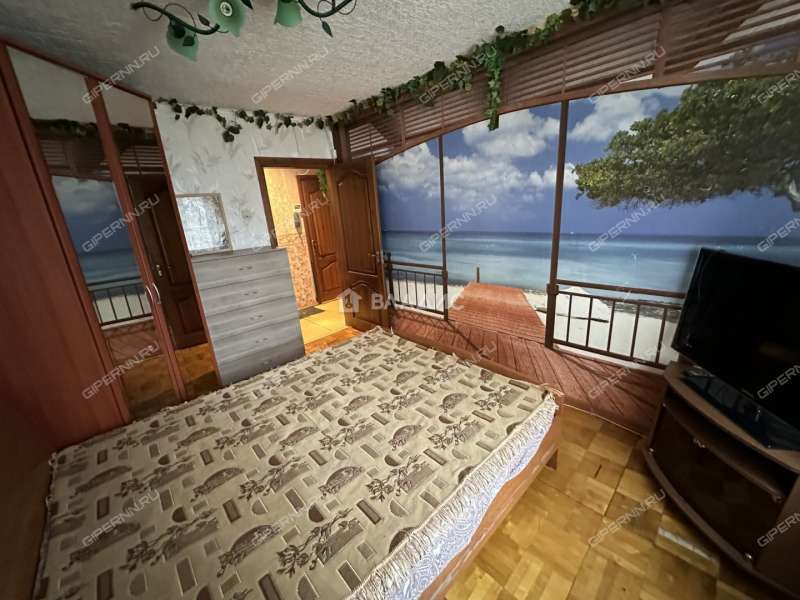 трёхкомнатная квартира на улице Верхнепечёрская дом 4