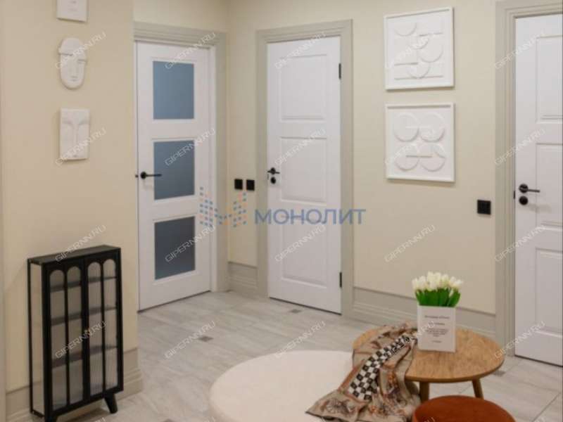 трёхкомнатная квартира на площади Свободы дом 7