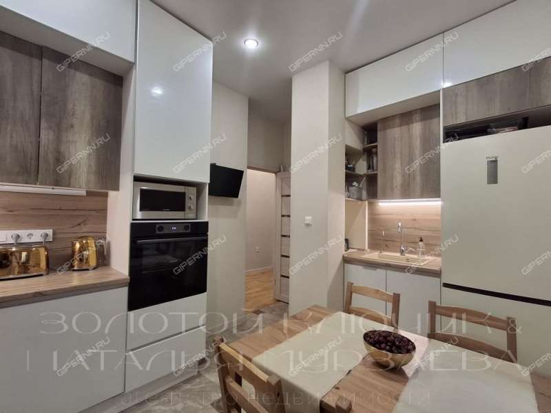 четырёхкомнатная квартира на улице Коминтерна дом 168