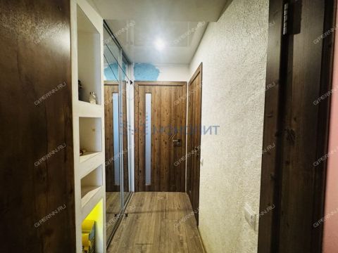 4-komnatnaya-ul-vyatskaya-d-4 фото