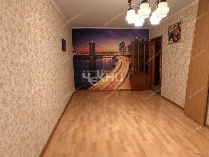 трёхкомнатная квартира на улице имени Генерала Ивлиева дом 33