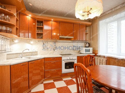 3-komnatnaya-ul-vyatskaya-d-3 фото