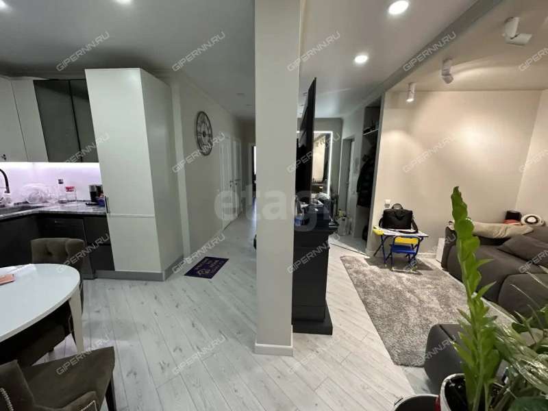 трёхкомнатная квартира на Лысогорской улице дом 89 к3