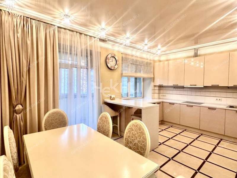 трёхкомнатная квартира на улице Коминтерна дом 139