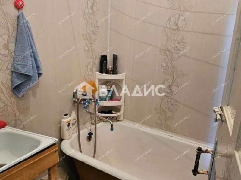 комната в доме 4 на улице Космонавта Комарова