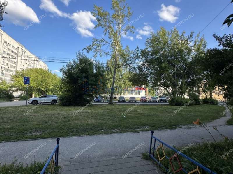 помещение под торговую площадь, недвижимость под образовательные учреждения на улице Василия Иванова