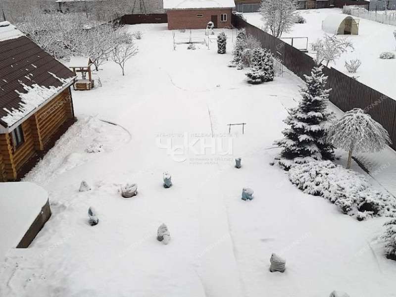 дом на Калухина село Великий Враг