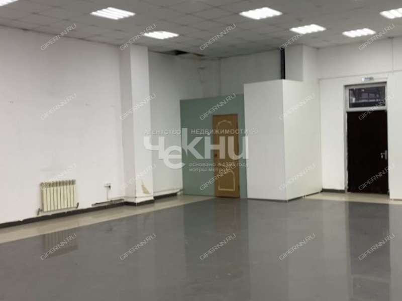 помещение под торговую площадь на улице Ванеева
