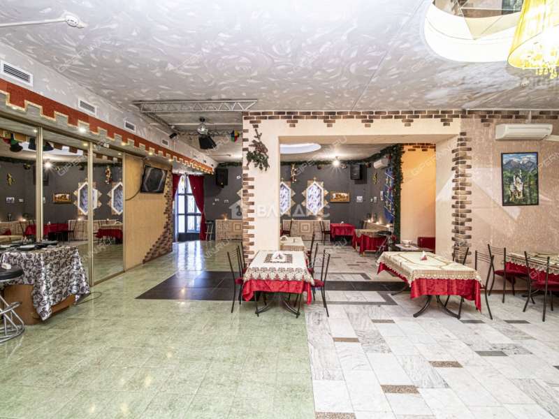 здание под офис, торговую площадь на улице Баранова