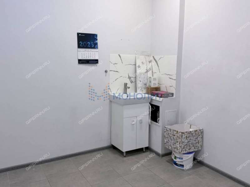 помещение под офис, недвижимость под медицинские учреждения на улице Родионова