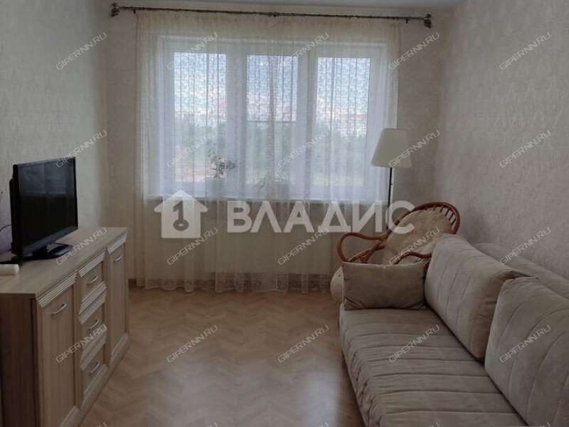 четырёхкомнатная квартира на улице Романтиков дом 1