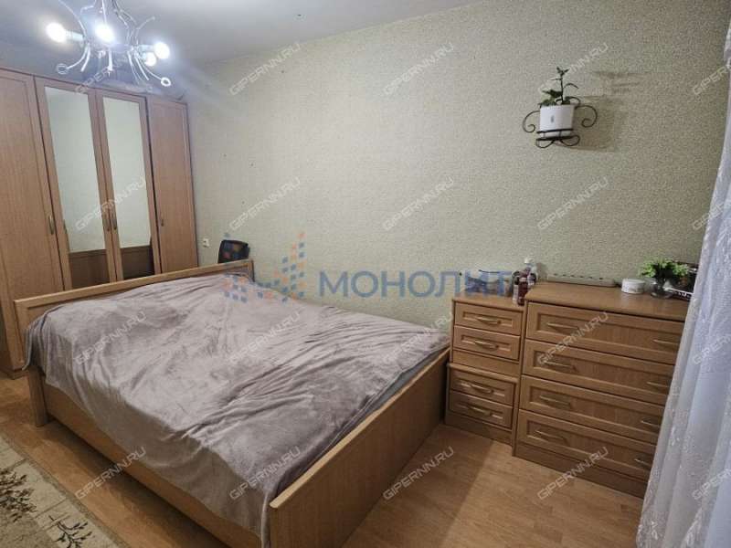 трёхкомнатная квартира на улице Александра Хохлова дом 21