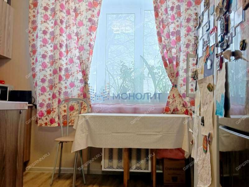 четырёхкомнатная квартира на проспекте Бусыгина дом 50