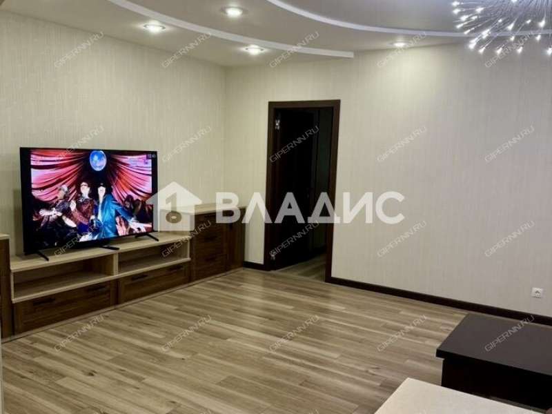 трёхкомнатная квартира на улице Большие Овраги дом 4