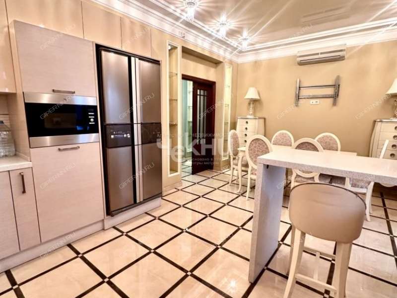 трёхкомнатная квартира на улице Коминтерна дом 139