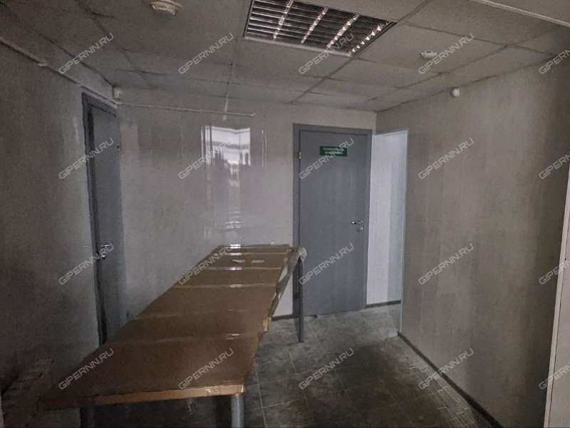 помещение под торговую площадь в 6-м микрорайоне