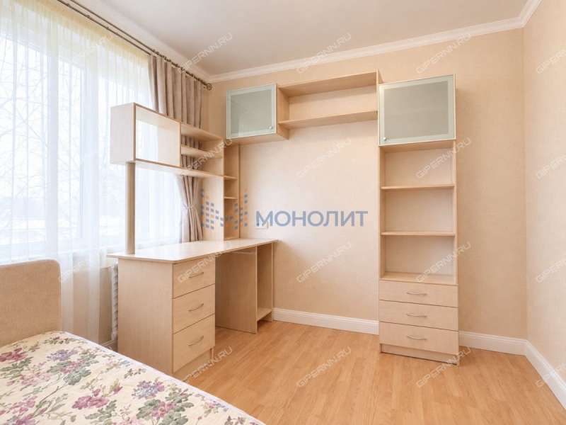 трёхкомнатная квартира на бульваре 60-летия Октября дом 7