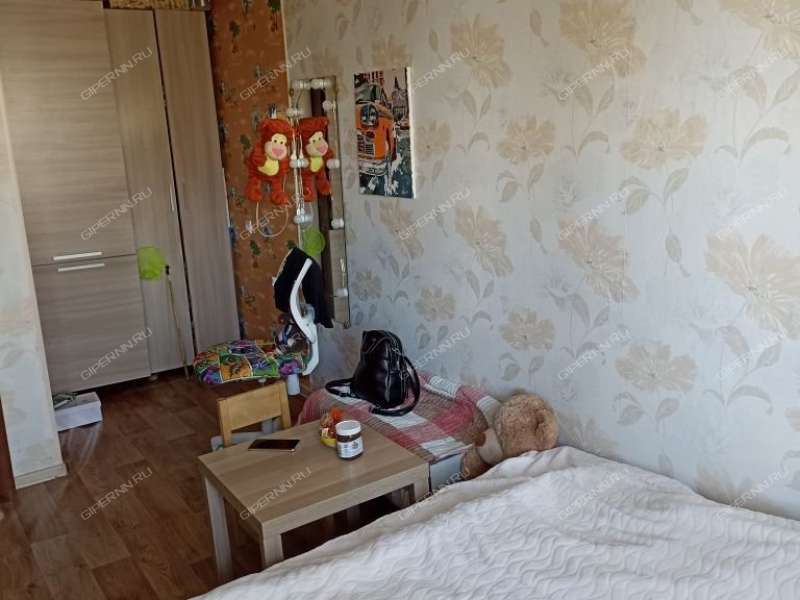 трёхкомнатная квартира на улице Красных Зорь дом 13