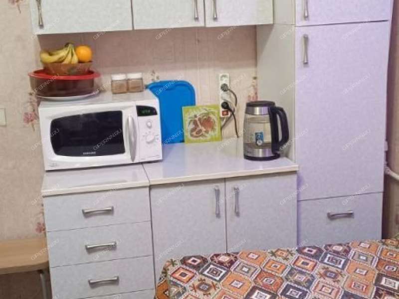 комната в доме 1 на улице Космонавта Комарова