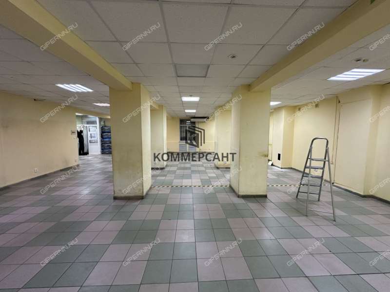 помещение под торговую площадь на улице Бурденко