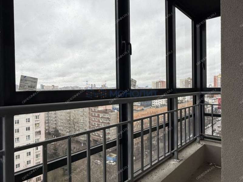 четырёхкомнатная квартира на Полтавской улице дом 15