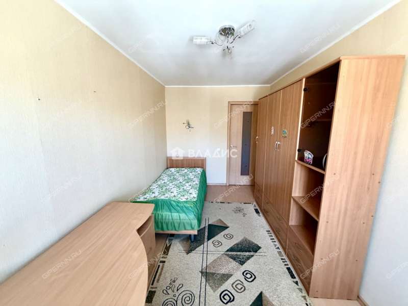 трёхкомнатная квартира на улице Героя Советского Союза Усилова дом 1