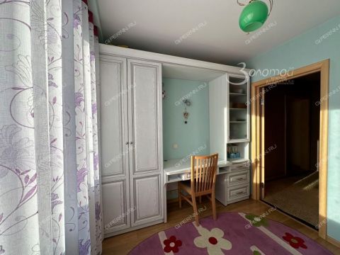 4-komnatnaya-ul-yuliusa-fuchika-d-7 фото