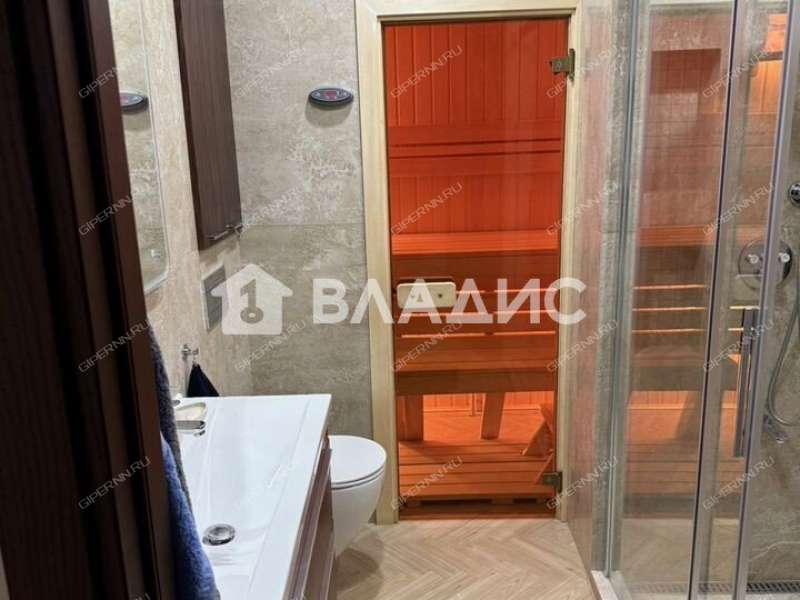 трёхкомнатная квартира на улице Большие Овраги дом 4