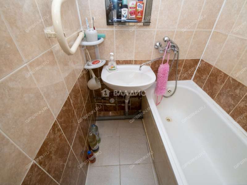 трёхкомнатная квартира на улице Островского дом 1