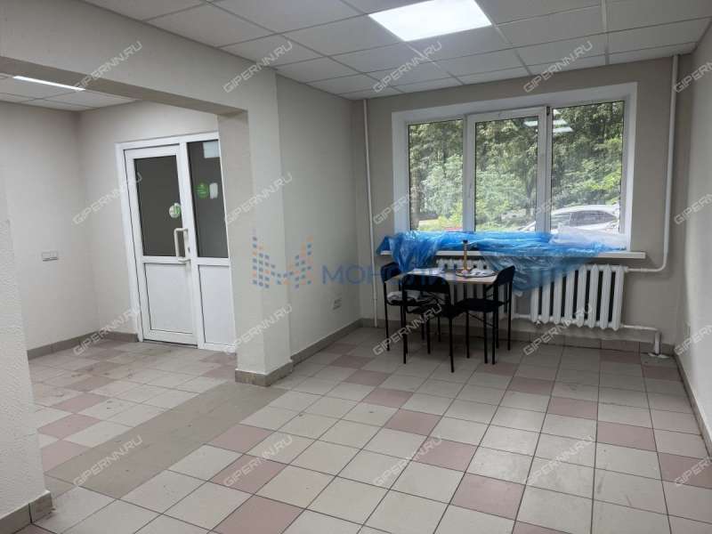 помещение под офис, торговую площадь на улице Героя Советского Союза Усилова