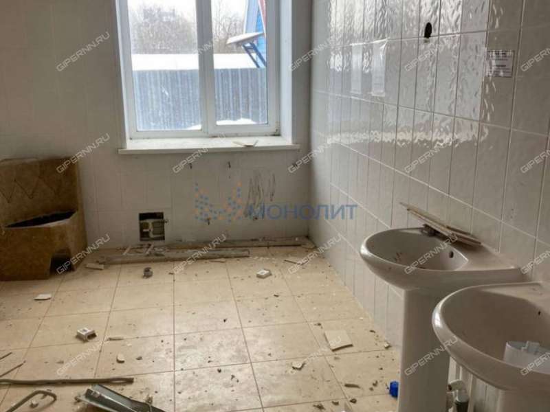 здание под недвижимость под образовательные учреждения на улице Мира село Арапово