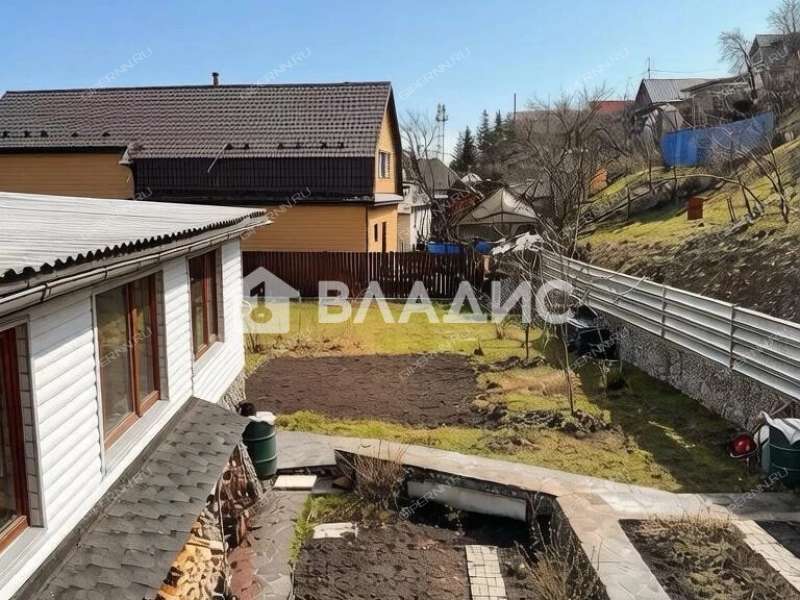 дом на улице Зеленкина село Безводное