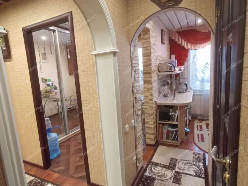 четырёхкомнатная квартира на улице Бурденко дом 19