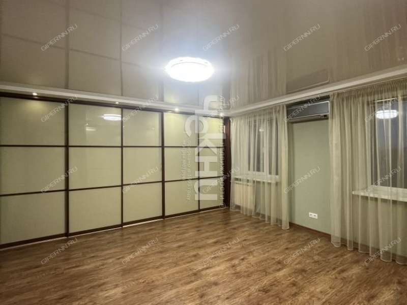 пятикомнатная квартира на улице Красных Зорь дом 22